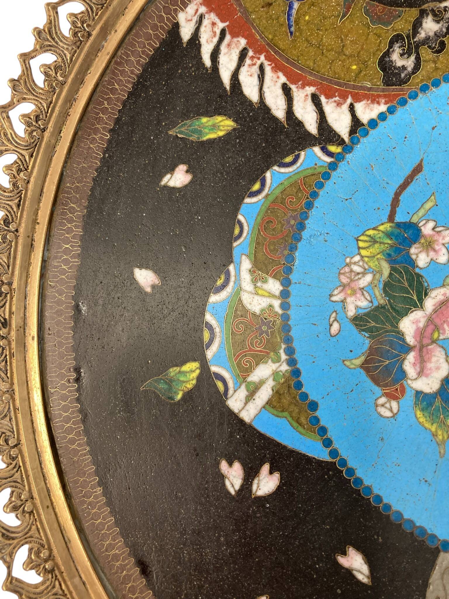 Japan, empty pocket bowl in cloisonné enamel and bronze, Meiji period, late 19th century.