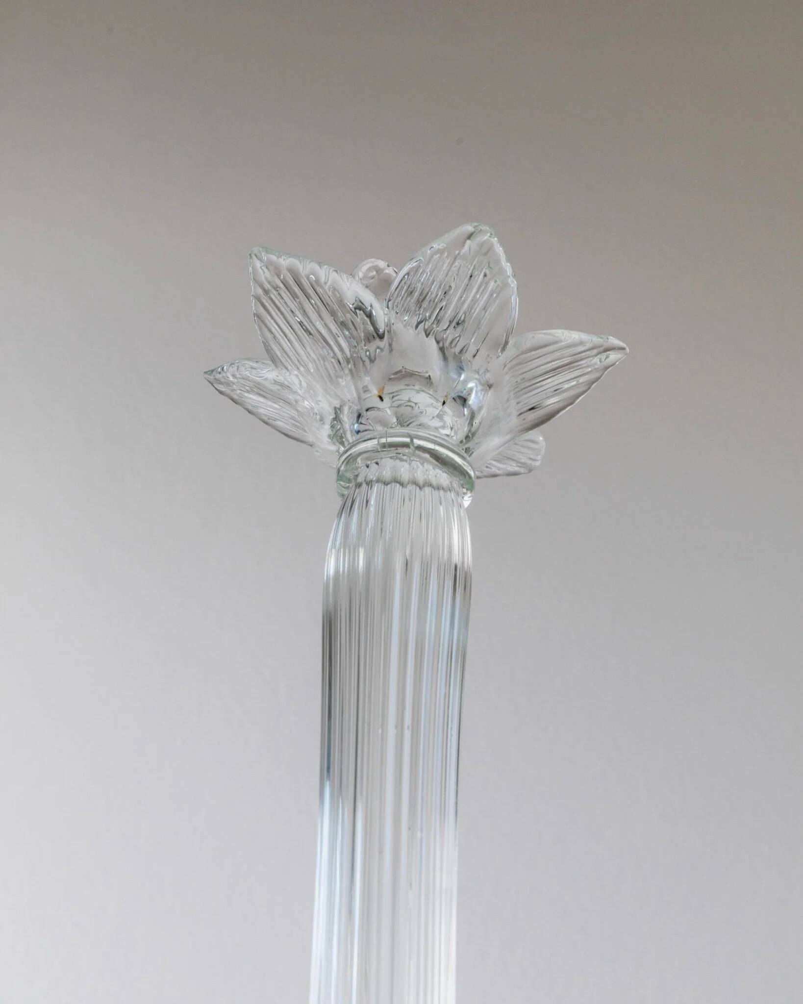 Grand porte-bougie vintage en verre de Murano avec tête de fleur - Verre transparent strié, Italie des années 1930
