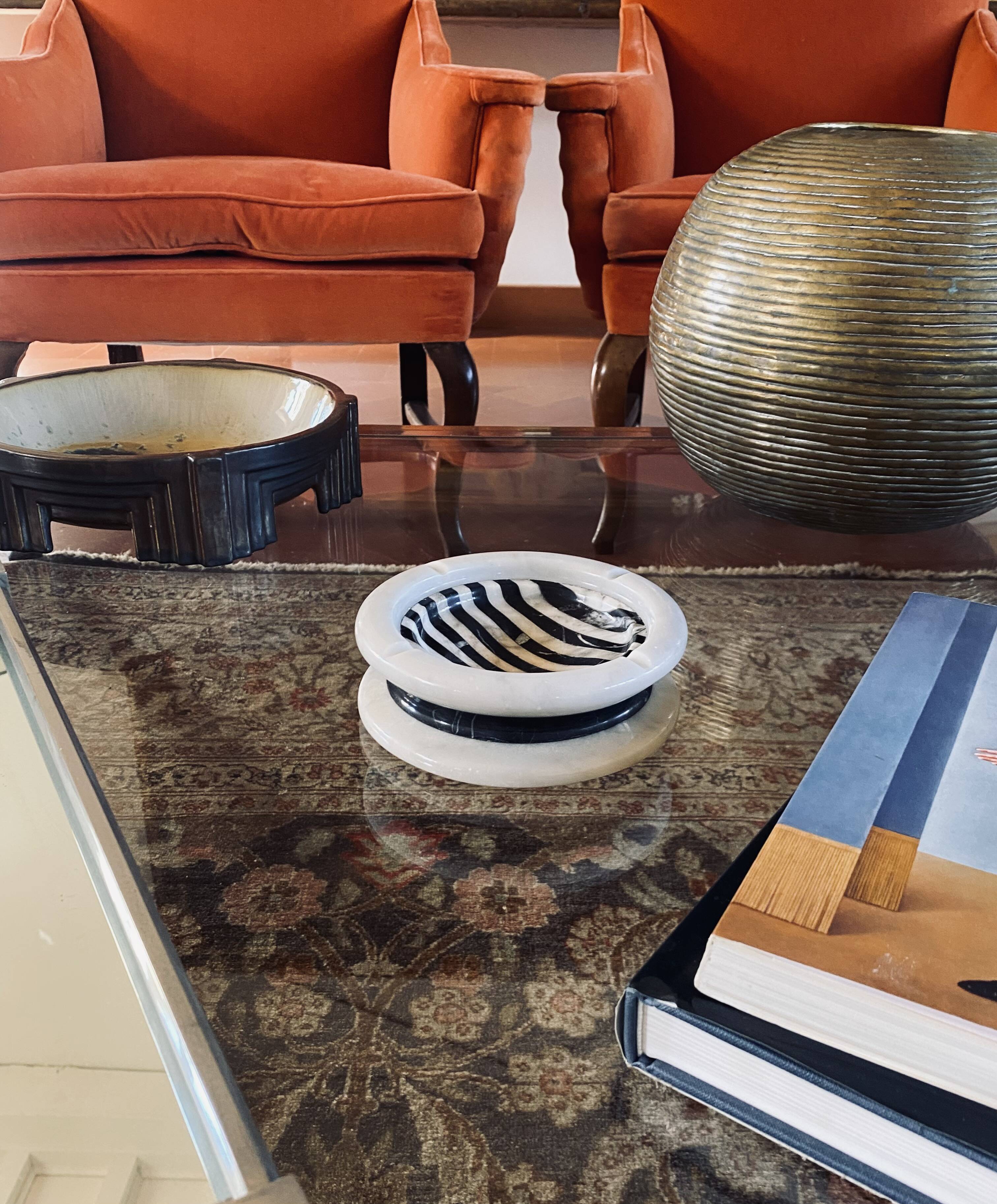 Black and white marble inlays ashtray, Casigliani Italy, 1970s