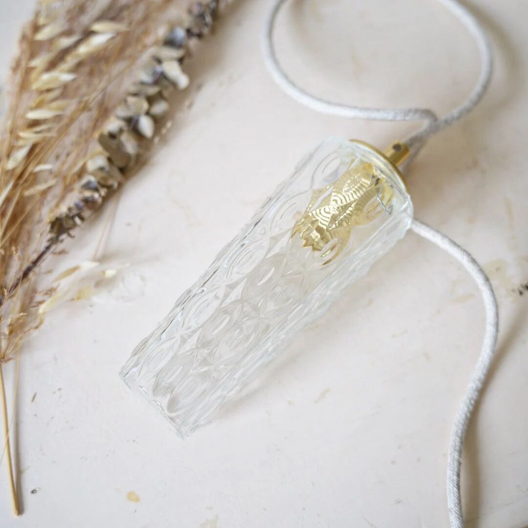 Chiseled glass suspension