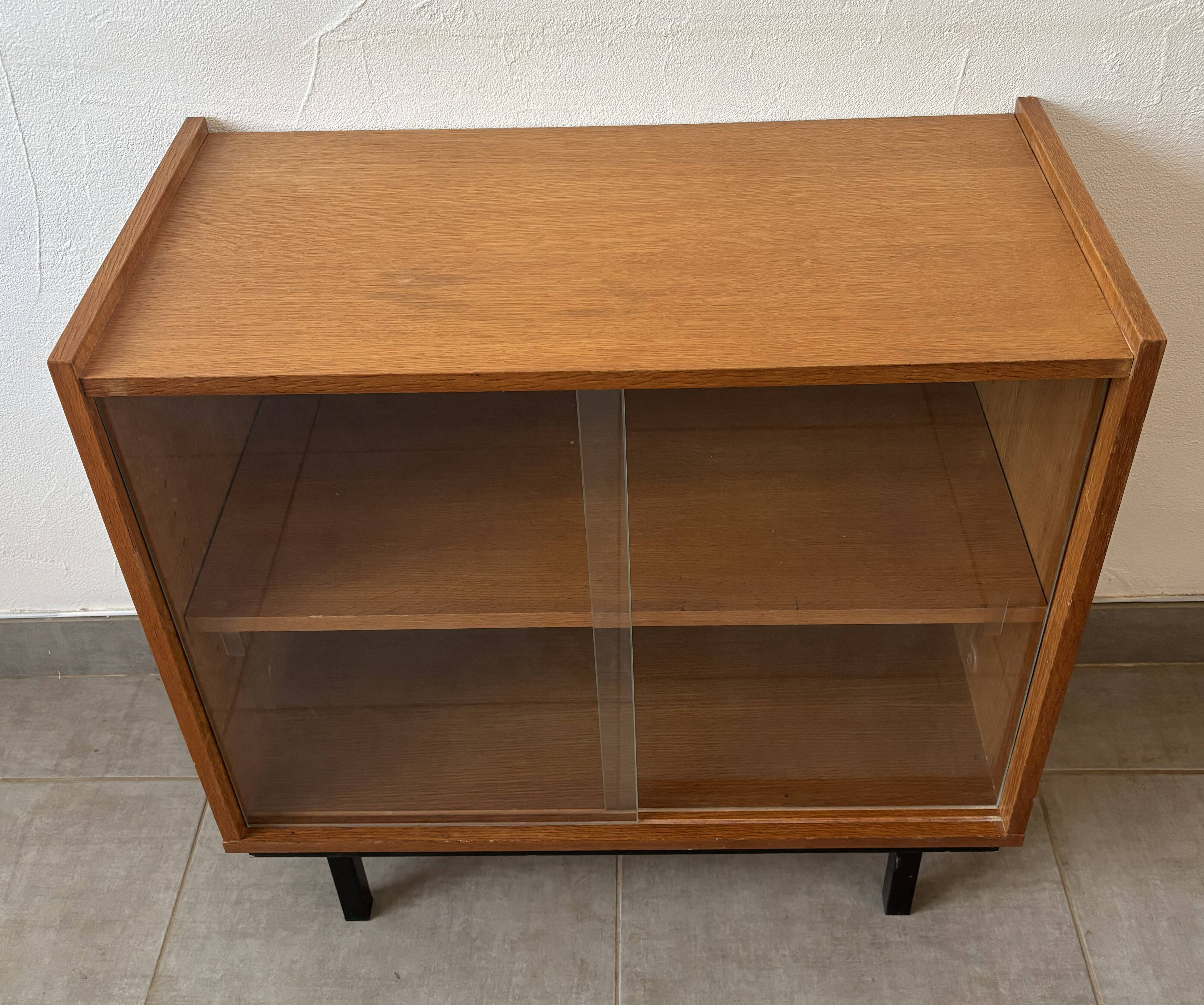 Vintage oak display cabinet from the 1960s.