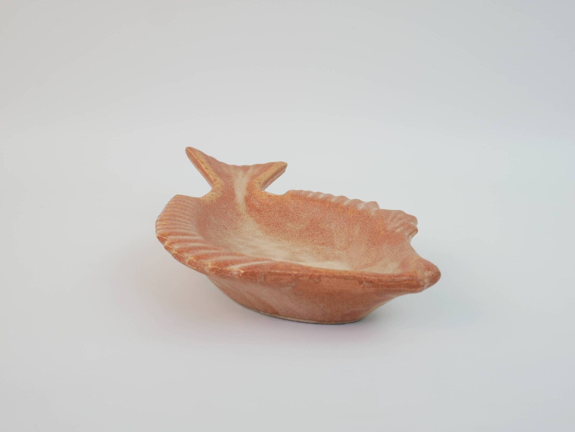 Plat poisson vintage en céramique de couleur terracotta