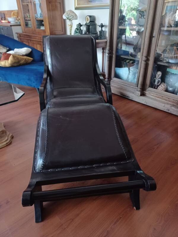 Superb antique chaise longue lounge chair in a colonial style