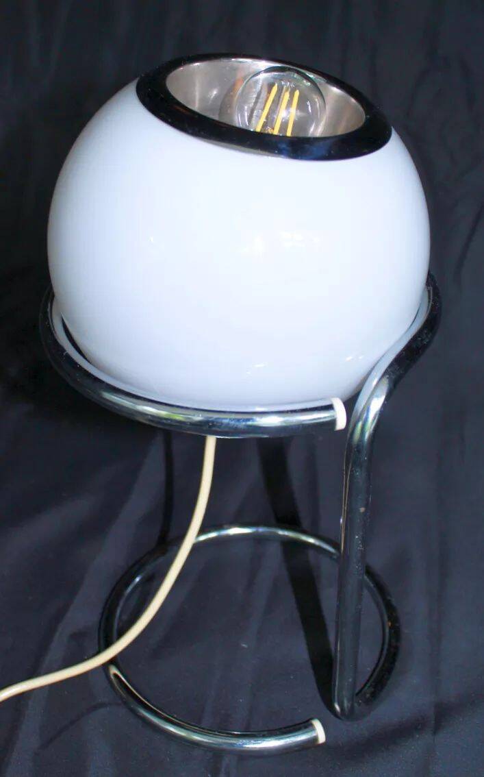 Vintage eye ball lamp in opaline, Italy, 1970.