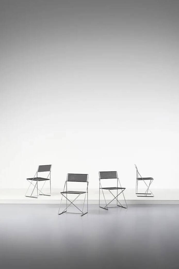 Quatre chaises empilables Nuova X-Line de Niels Jorgen Haugesen  pour Magis
