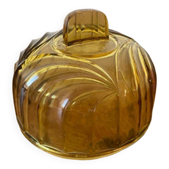 Honey-colored cheese bell in molded pressed glass from the 1930s