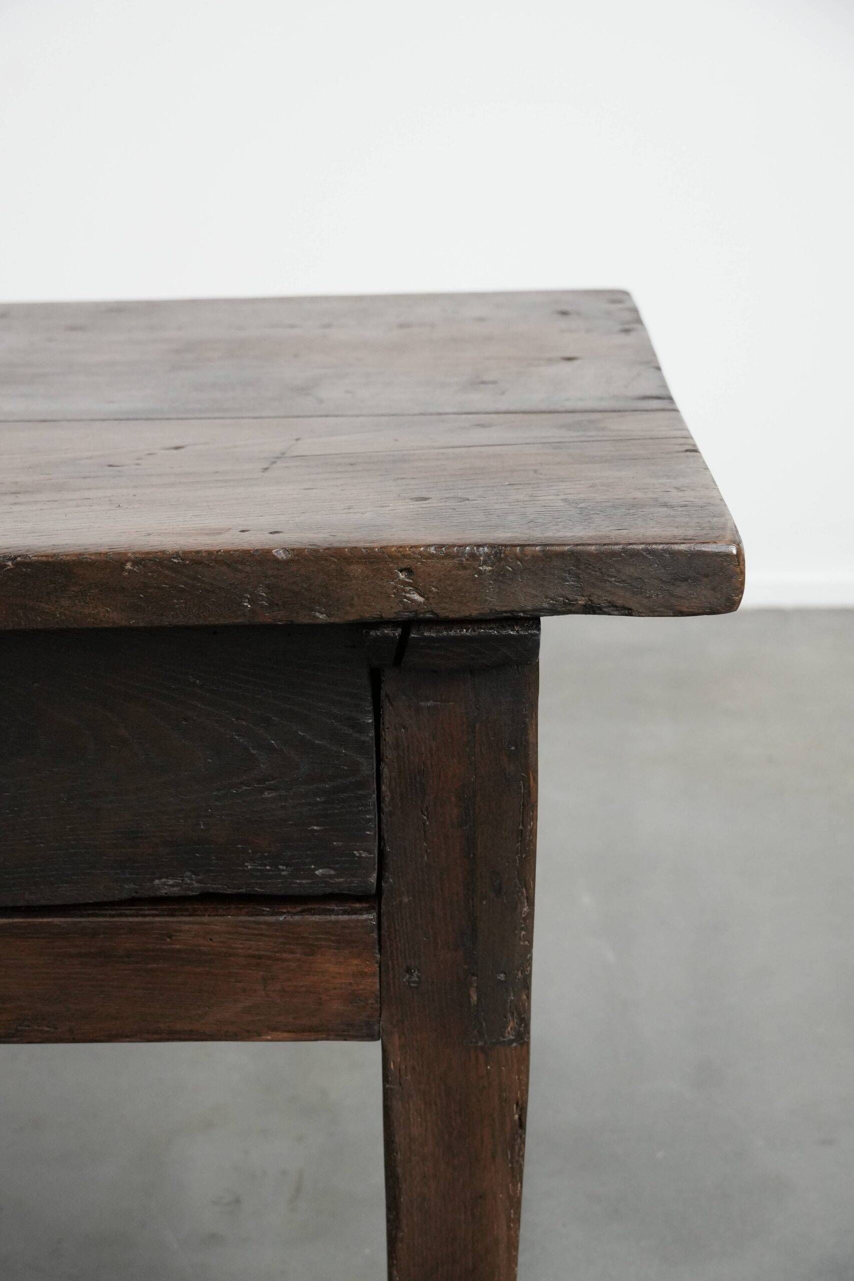 Antique 18th-century Southern European coffee table made of chestnut wood
