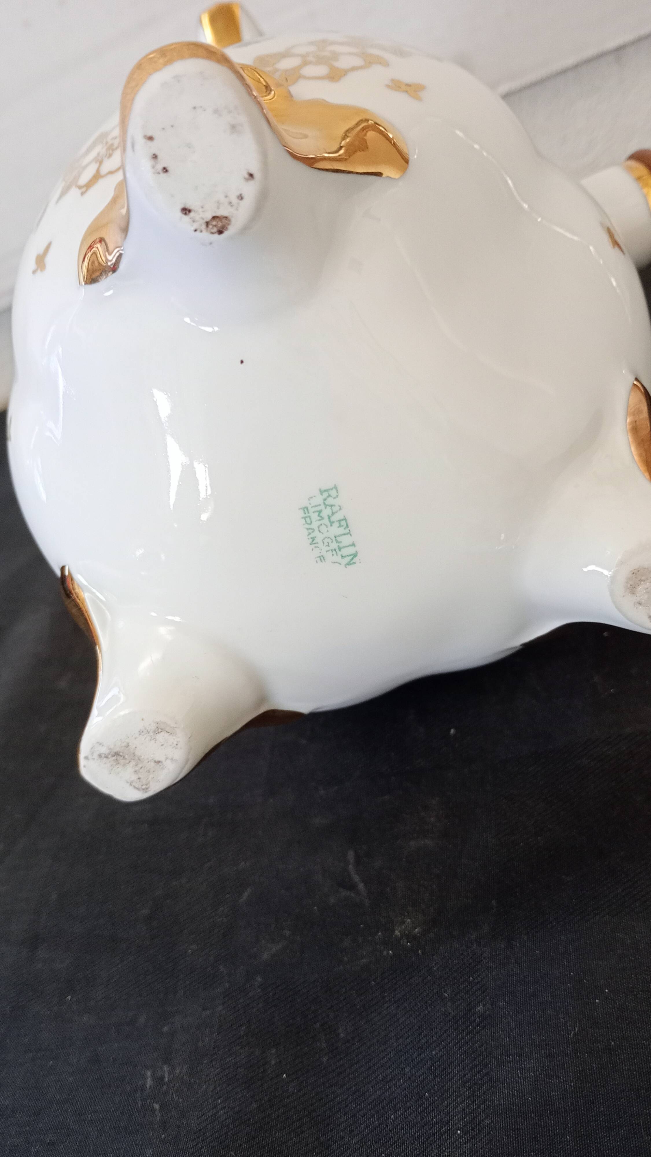 Porcelain chocolate maker