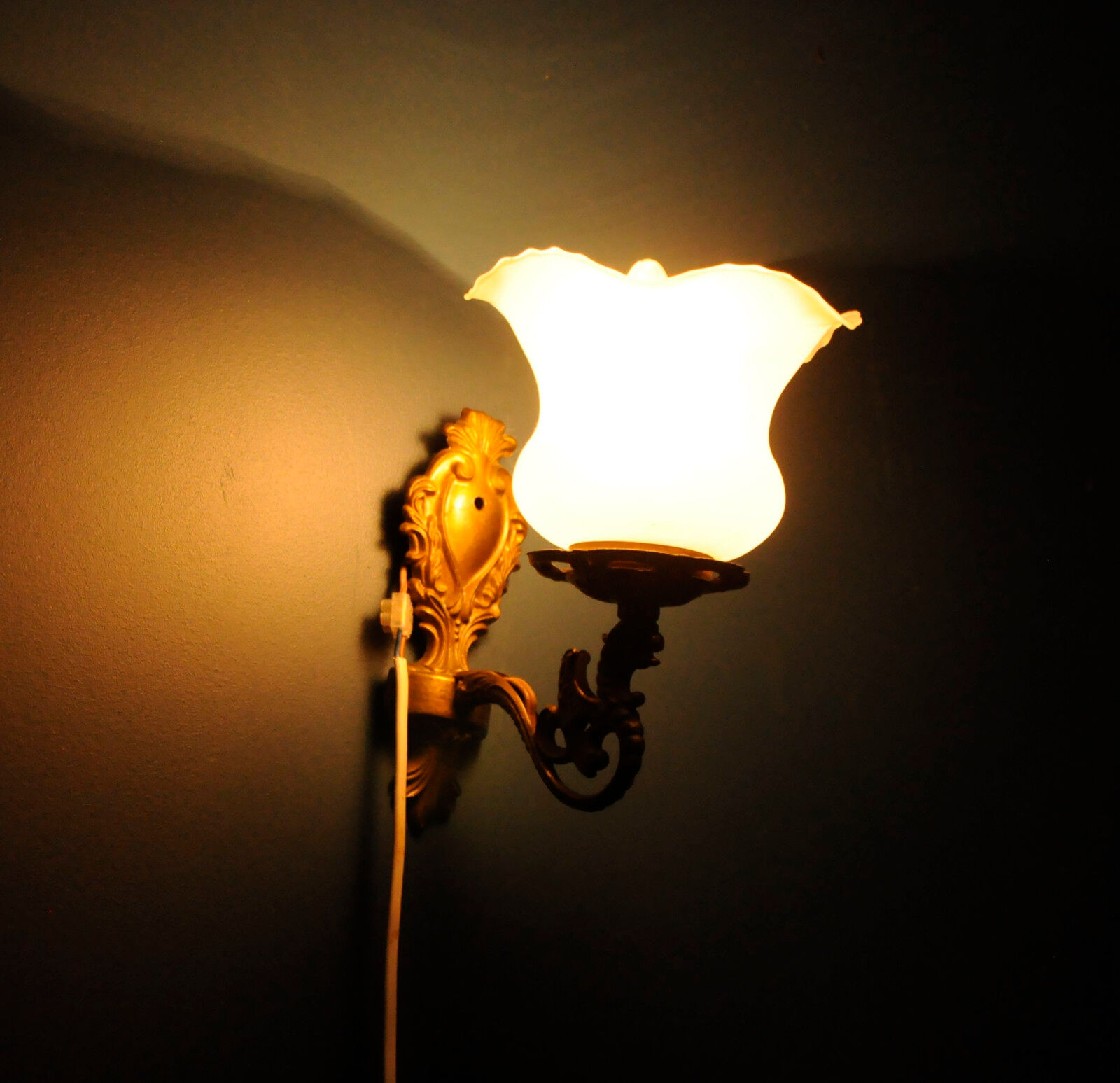 Art Deco wall lamp, brass and glass