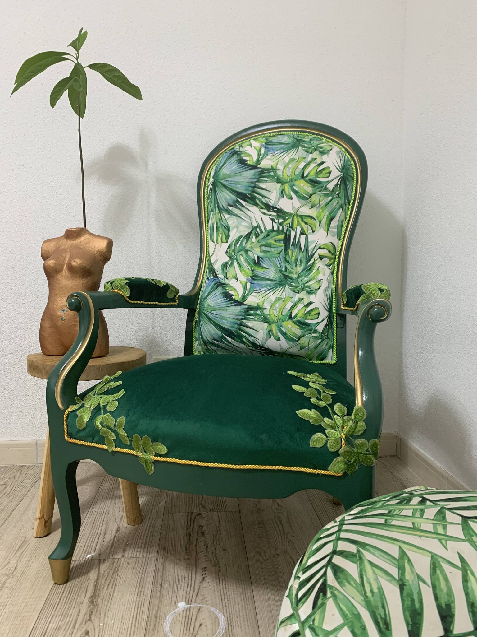 Louis XV armchair in embroidered velvet and jungle, renovated.