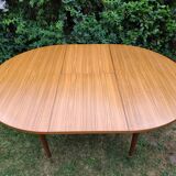 Round table expandable dining table