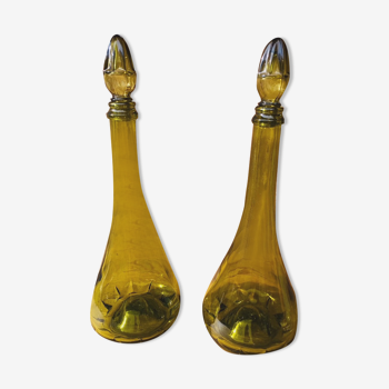 Duo of Italian decanter in green glass.