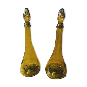 Duo of Italian decanter in green glass.