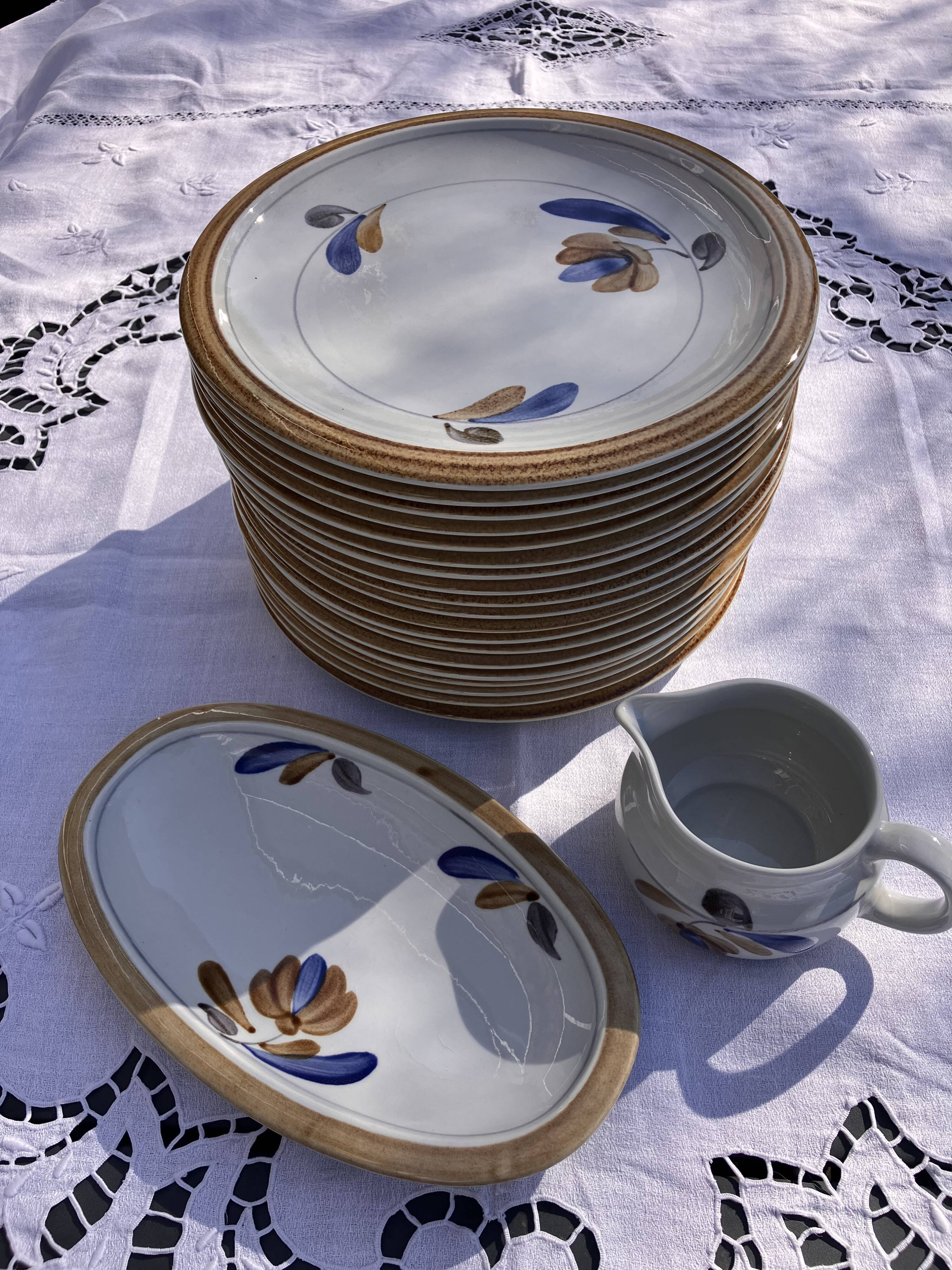 Service of flat plates Boch Keramis La Louvière Belgium for 19 settings.