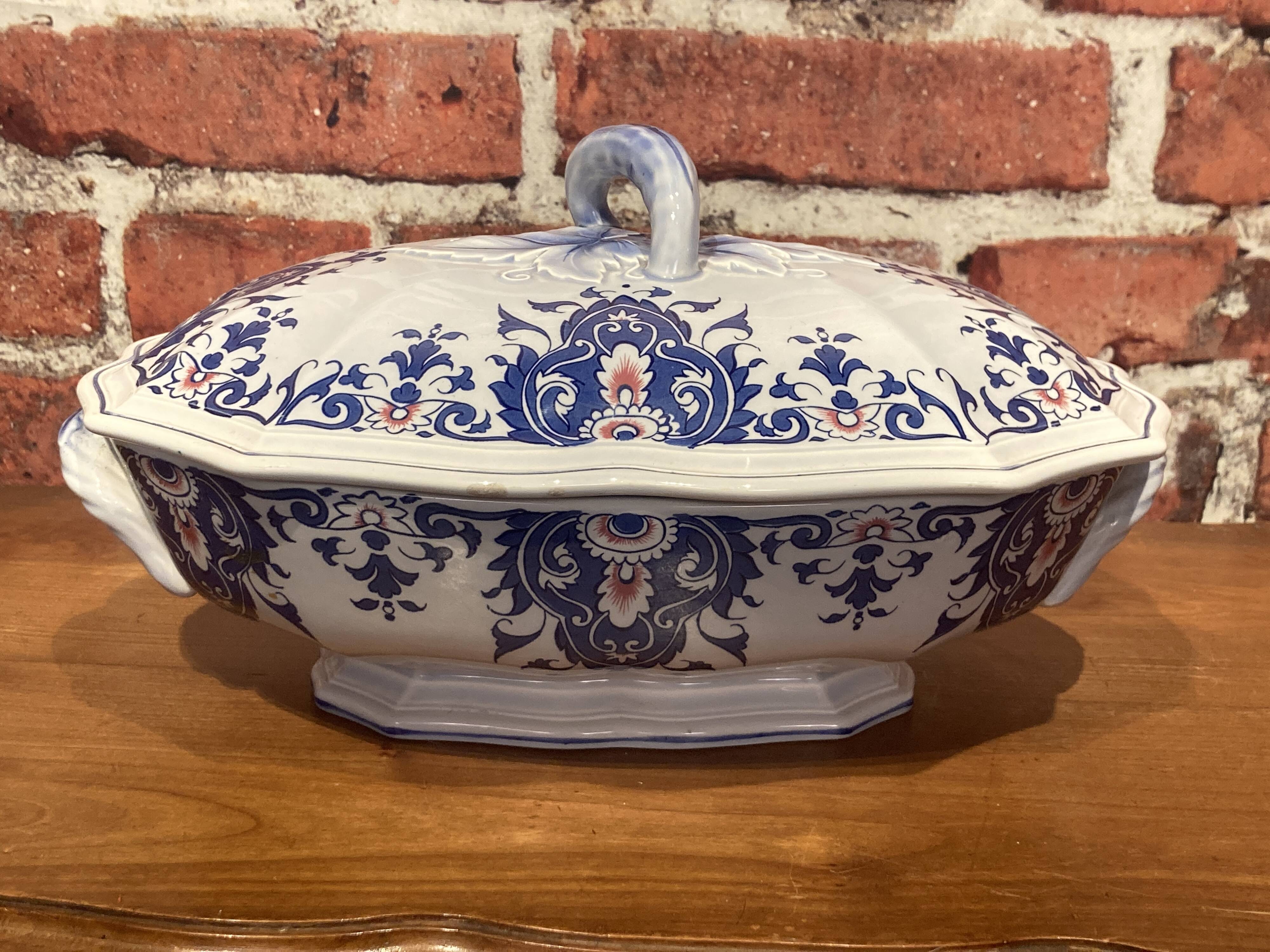 Tureen and its porcelain dish Rouen Salins France