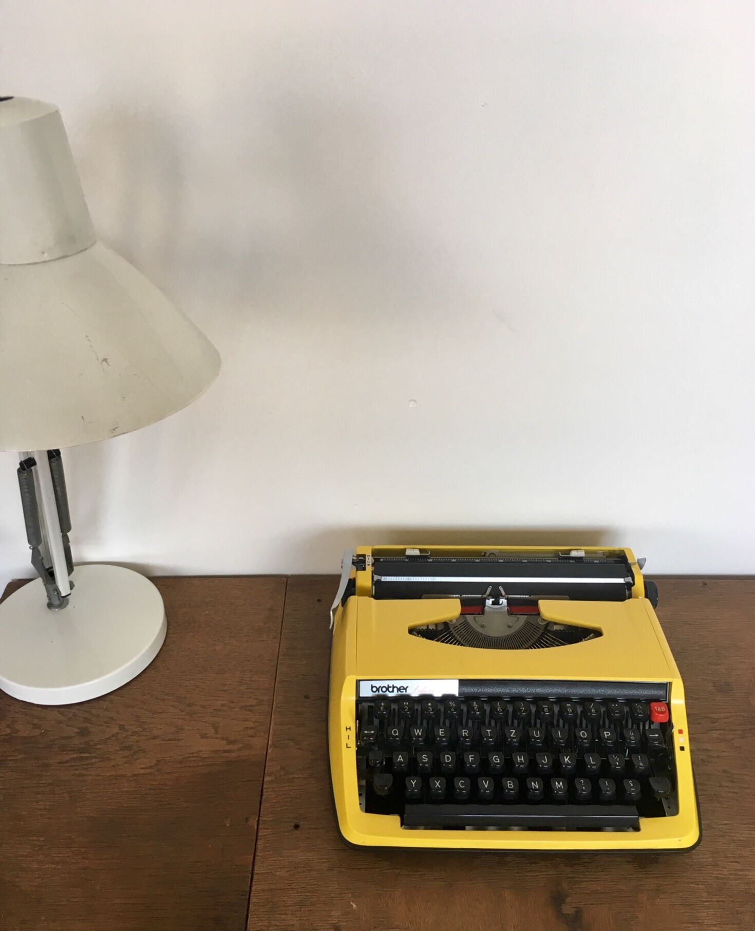 Brother deluxe 800 typewriter yellow