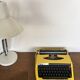 Machine à écrire brother deluxe 800 jaune