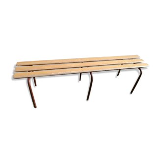 Bench of schoolchildren