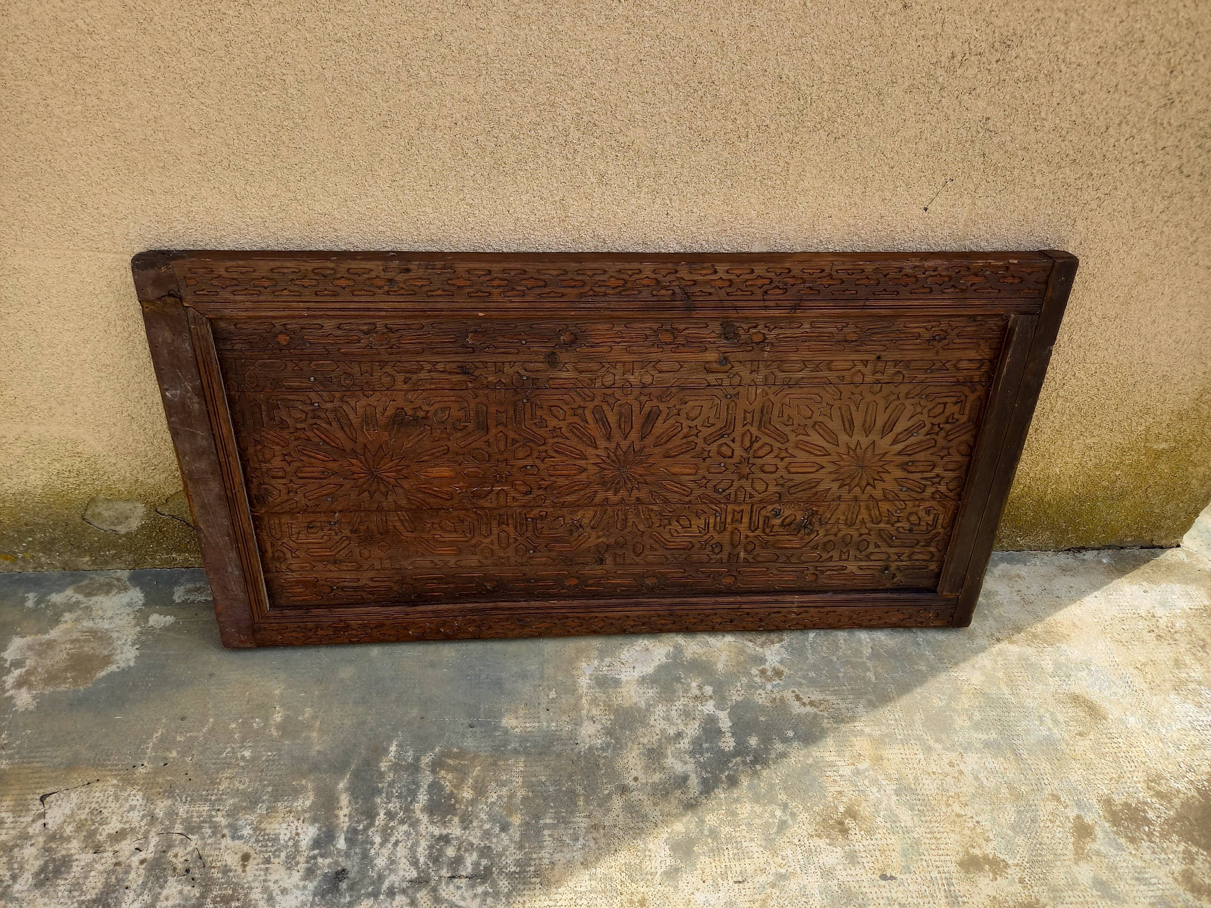 Panneau de bois sculpté ancien