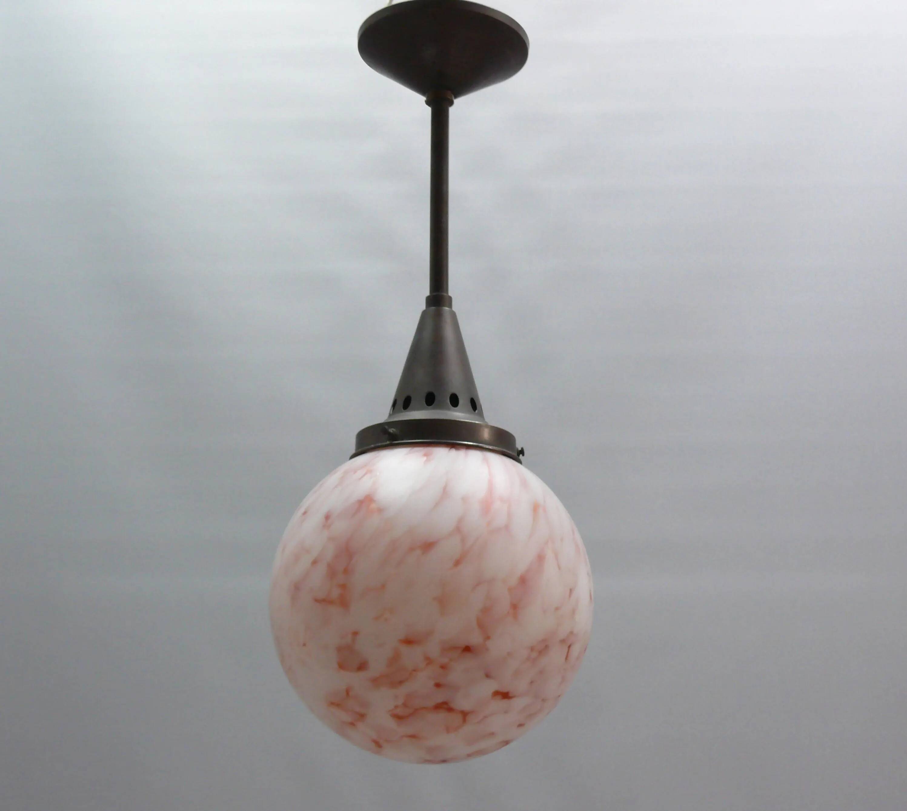 Art Deco globe lamp with marbled glass shade and rod suspension - circa 1930