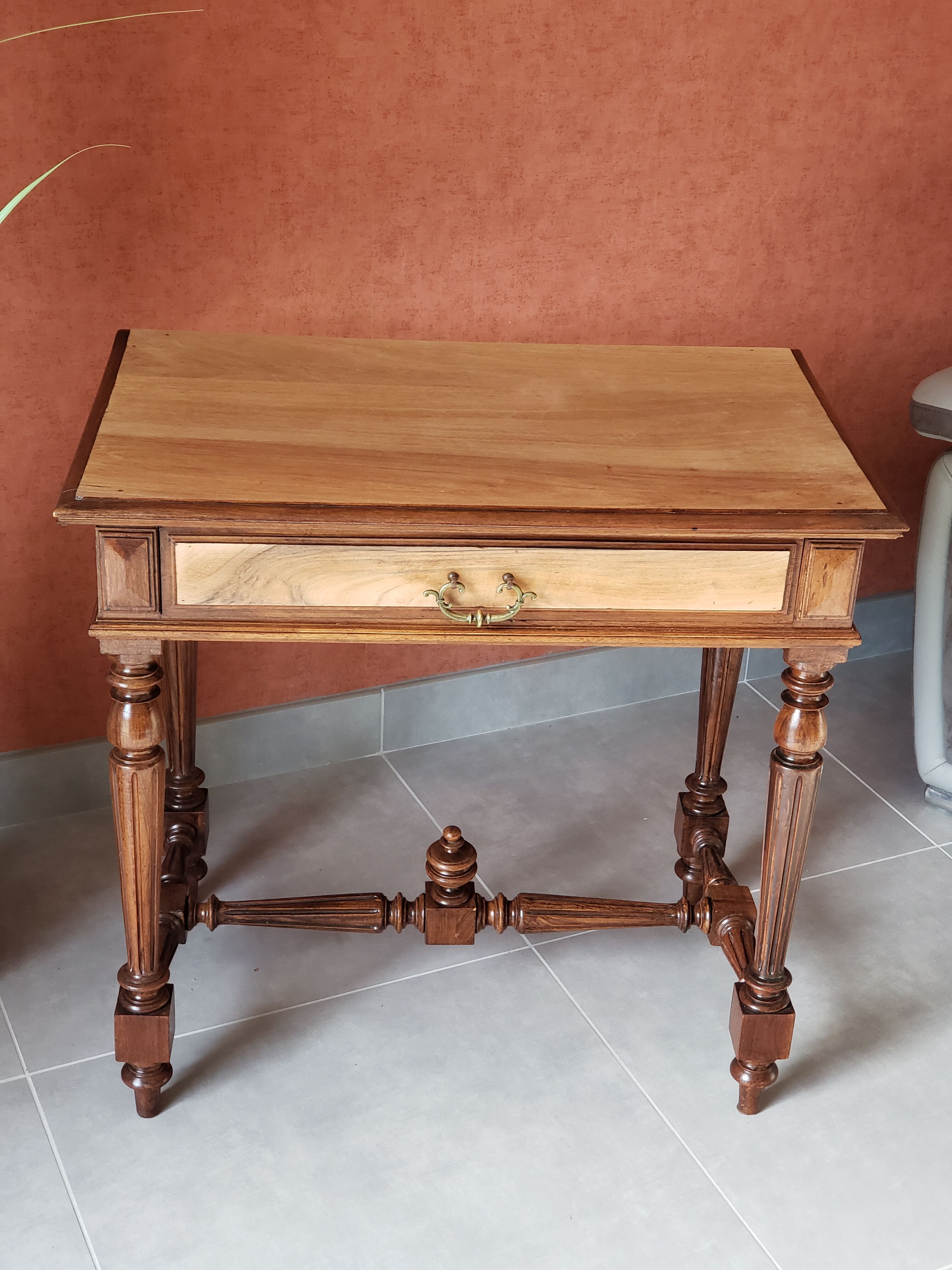 1900s old desk