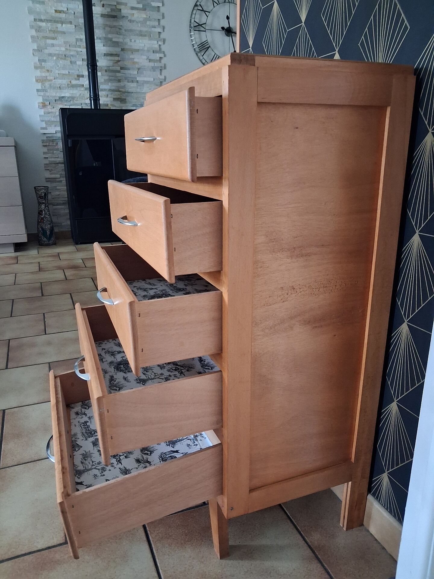 Vintage chest of drawers