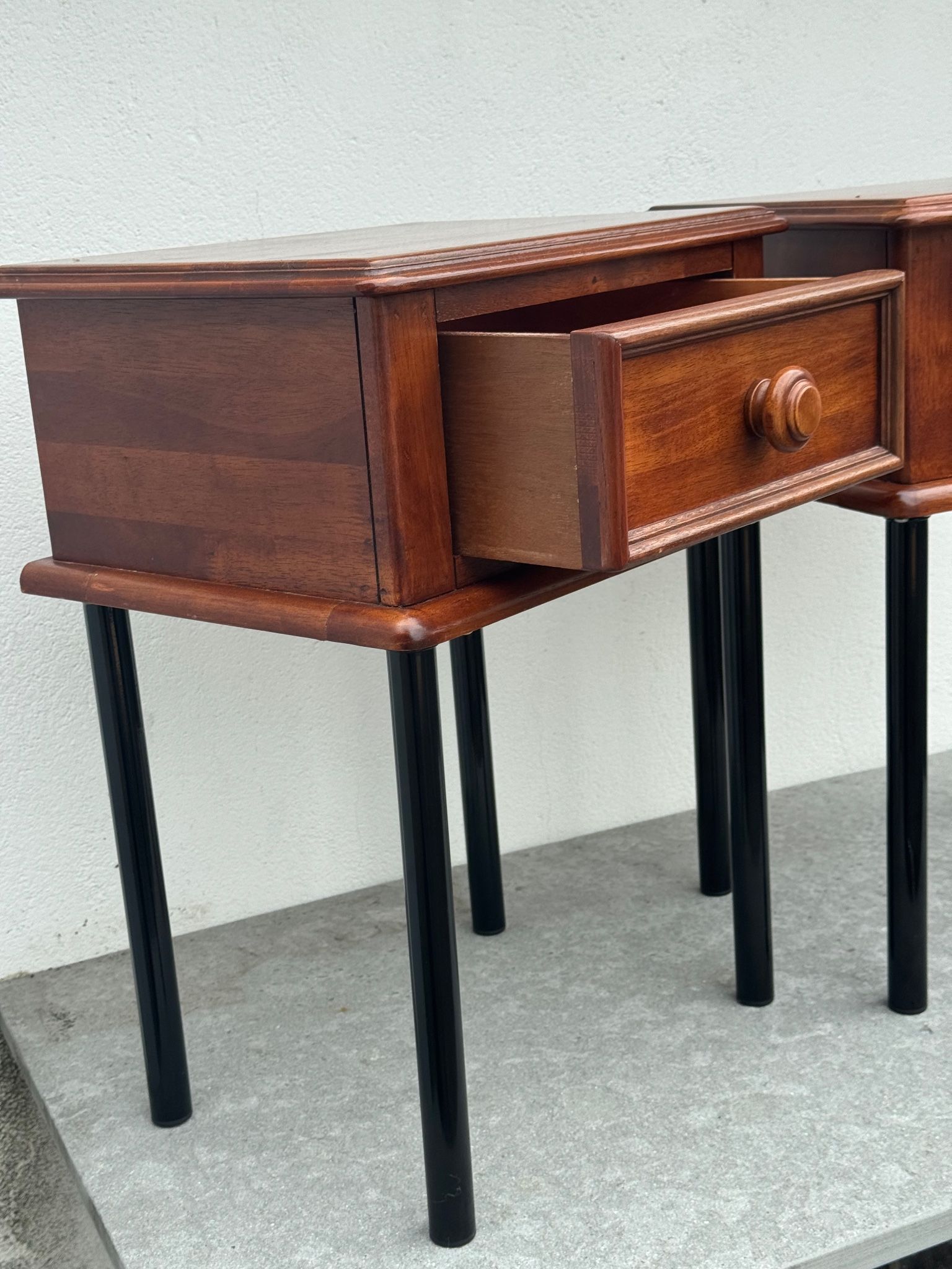 Paire de tables de nuit en chêne vintage