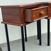 Paire de tables de nuit en chêne vintage