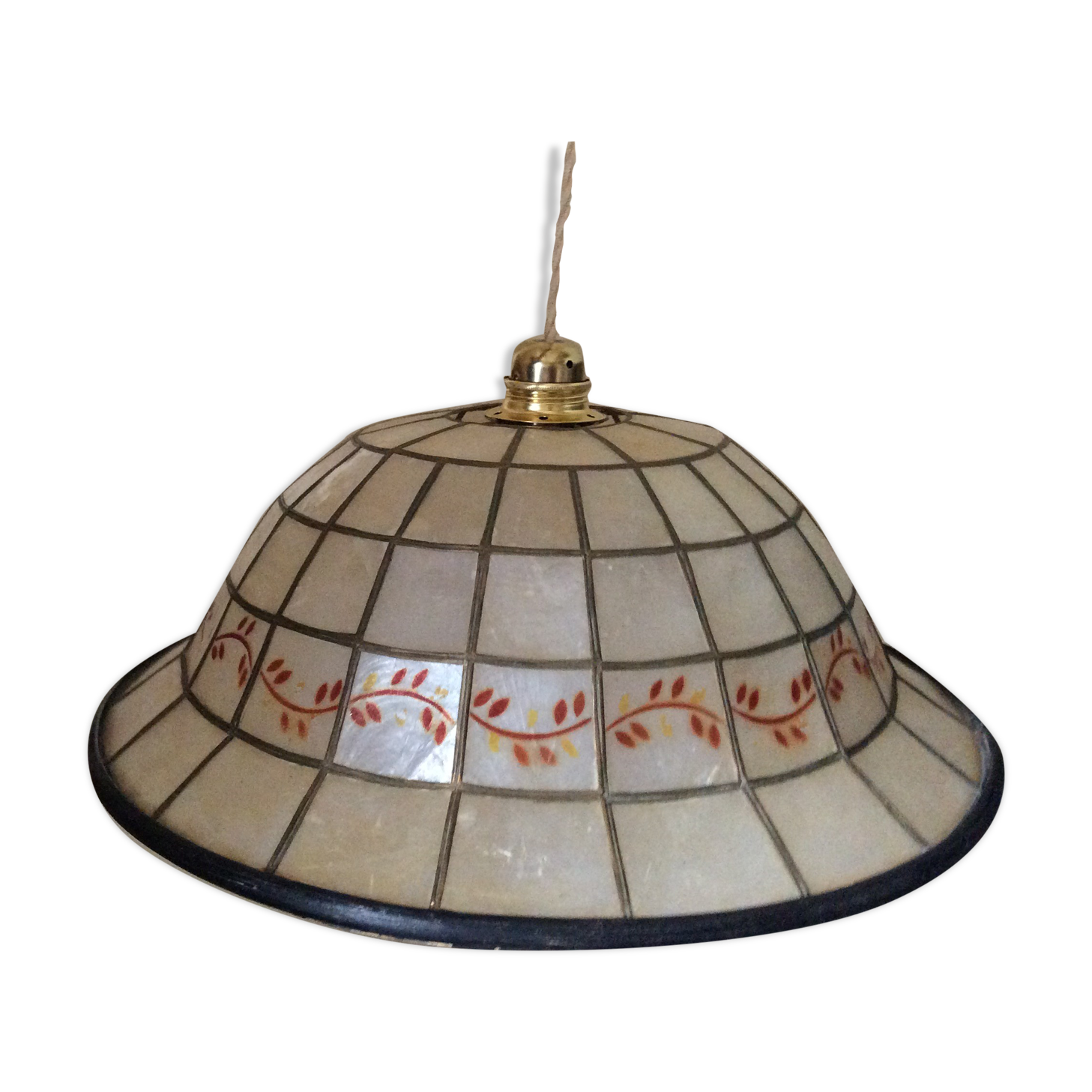 Mother-of-pearl suspension