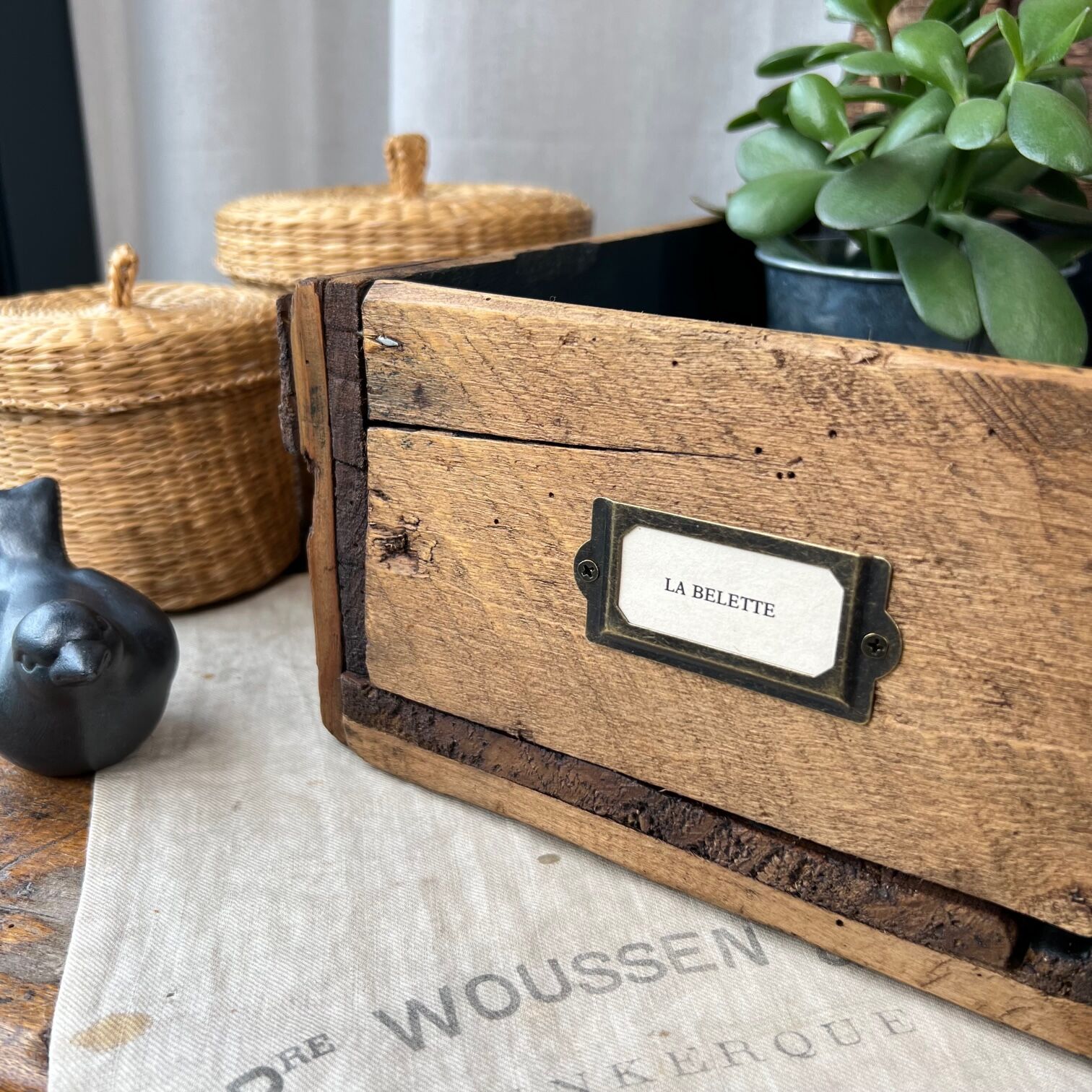 Raw wooden box “The weasel & the hedgehog”