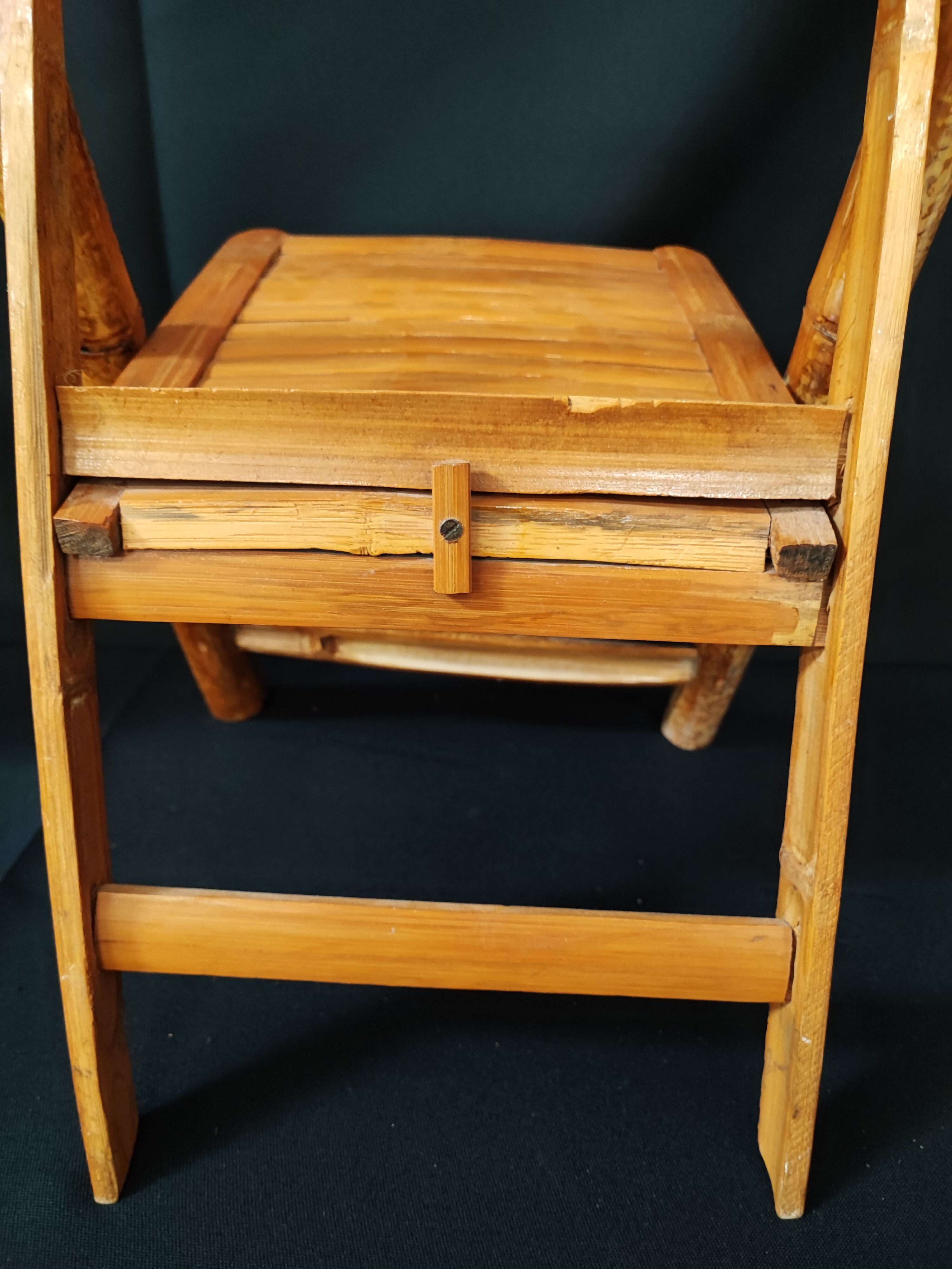 Folding bamboo chair for children