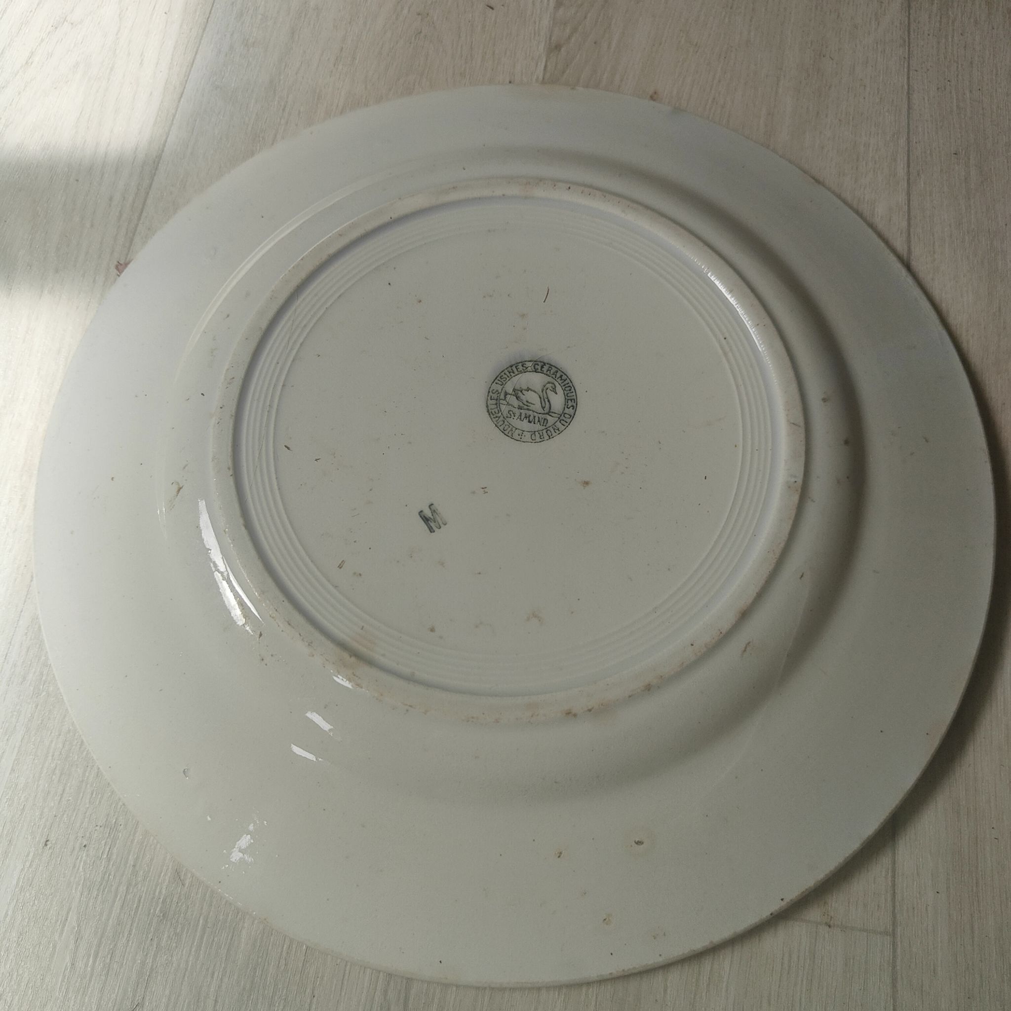 Ensemble de 2 assiettes en terre de fer Saint Amand