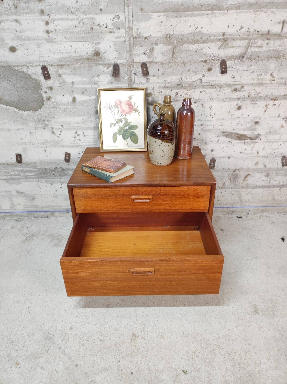 Vintage storage unit