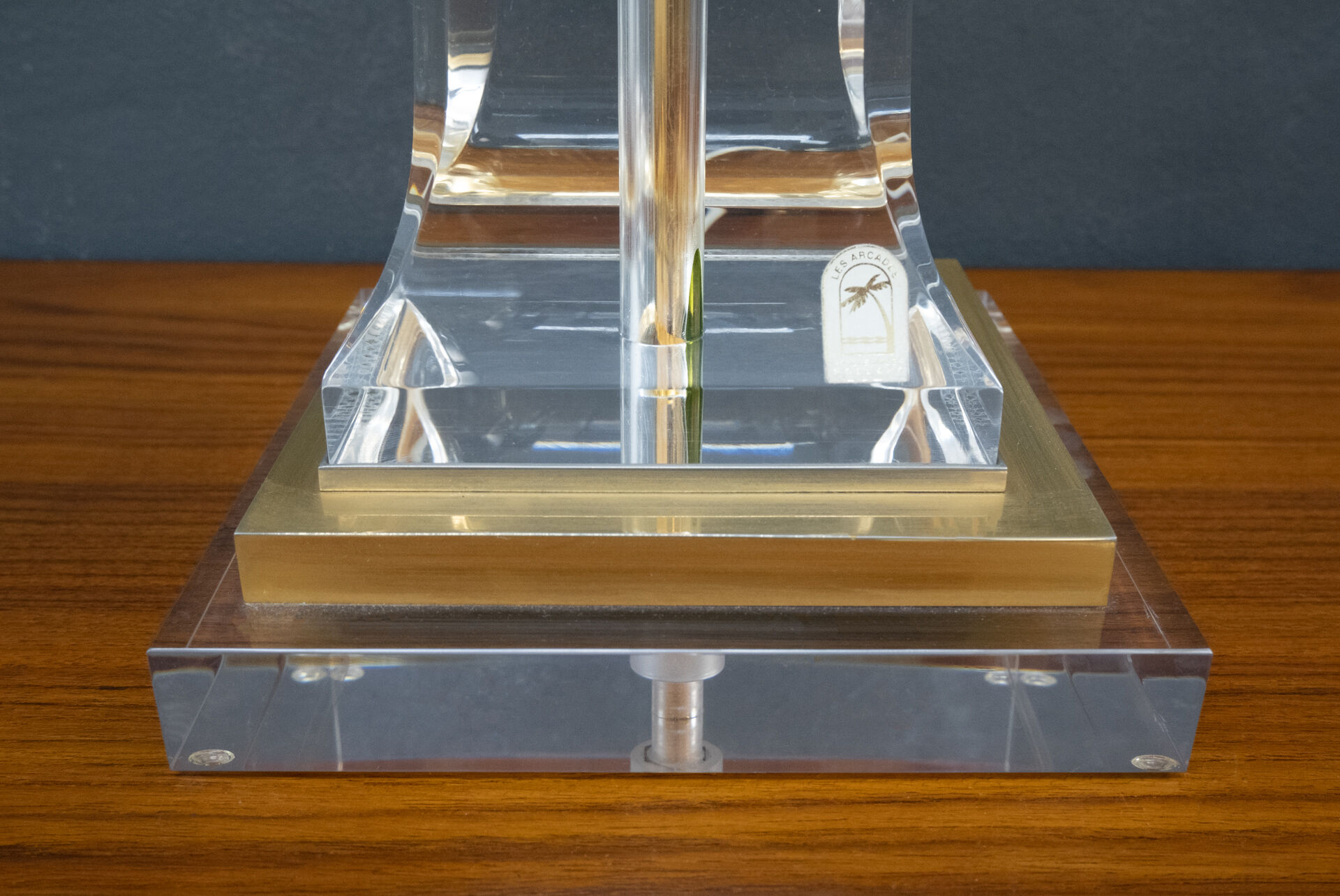 Les arcades lucite gold-plated brass table lamp