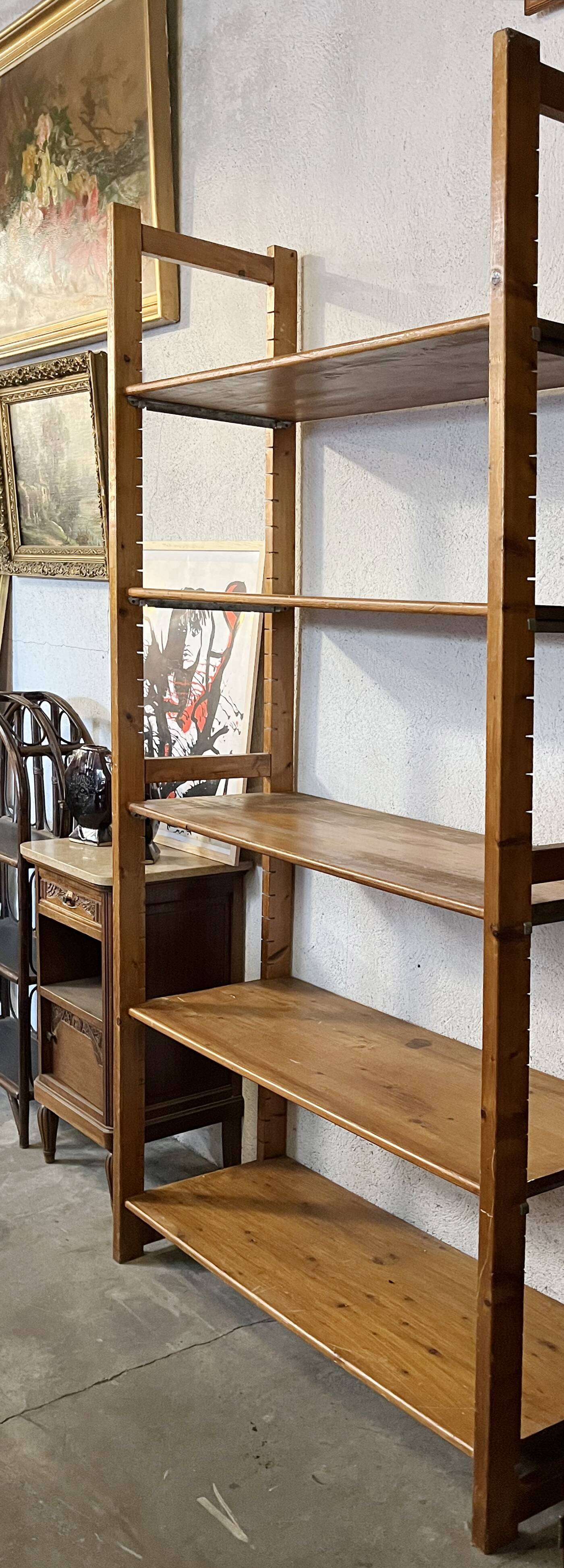 Modular shelf in solid pine