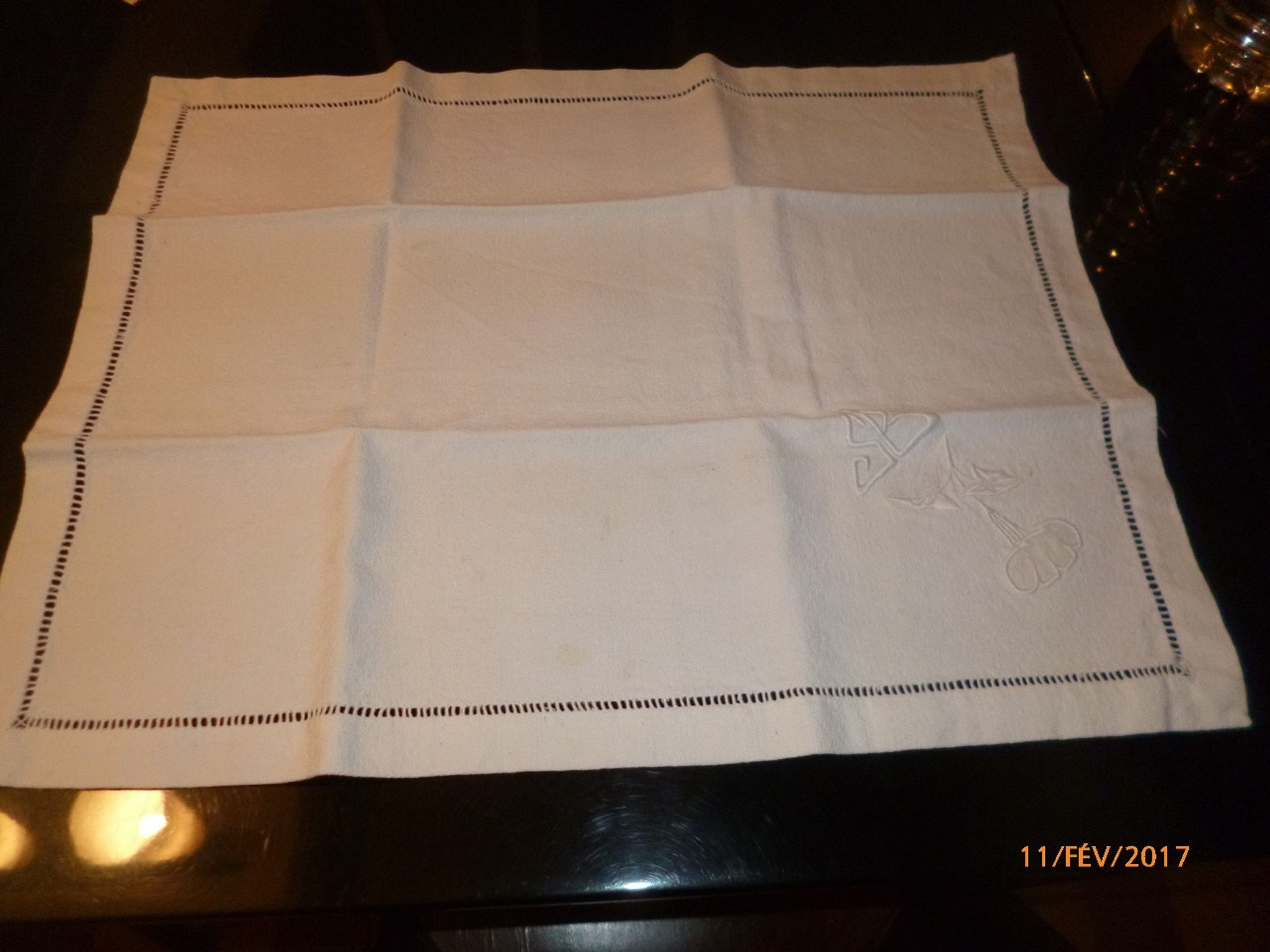 ensemble  nappe lin  et 12 serviettes tables  lin brodees anciennes