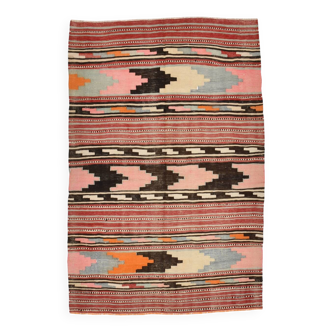 Tapis kilim persan rouge et rose 4x6, 131x196 cm