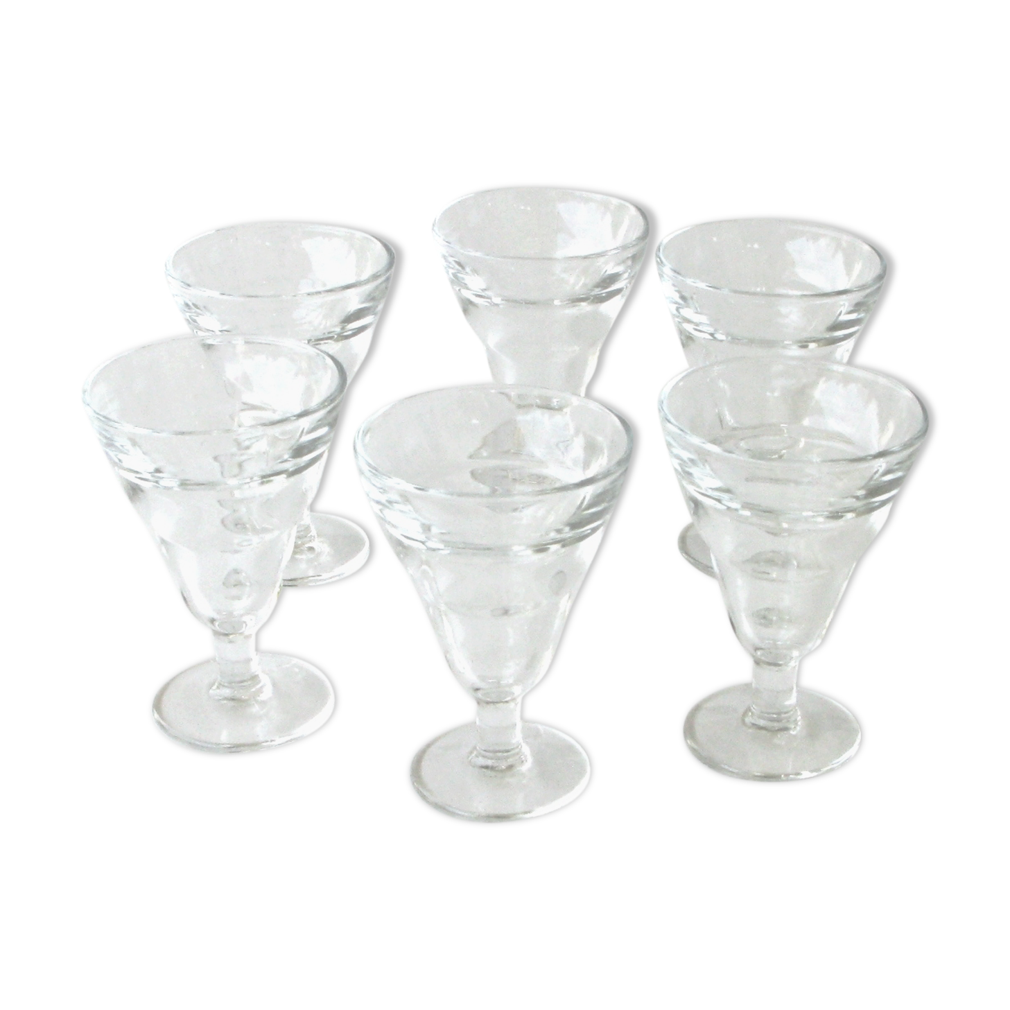 6 old glasses of bistro