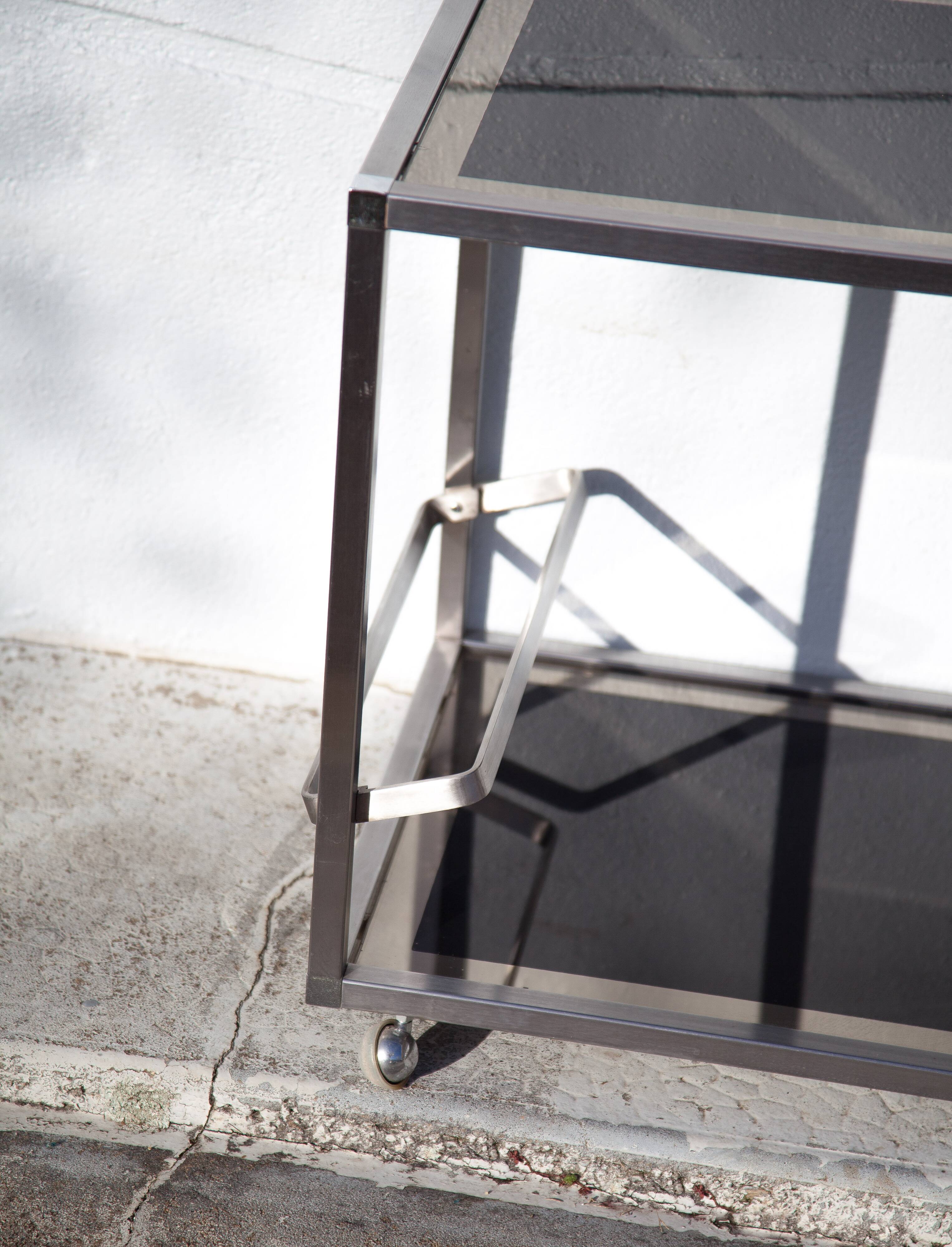 Serving glass mirror and vintage chrome, trolley with wheels, rolling bar, design bauhaus