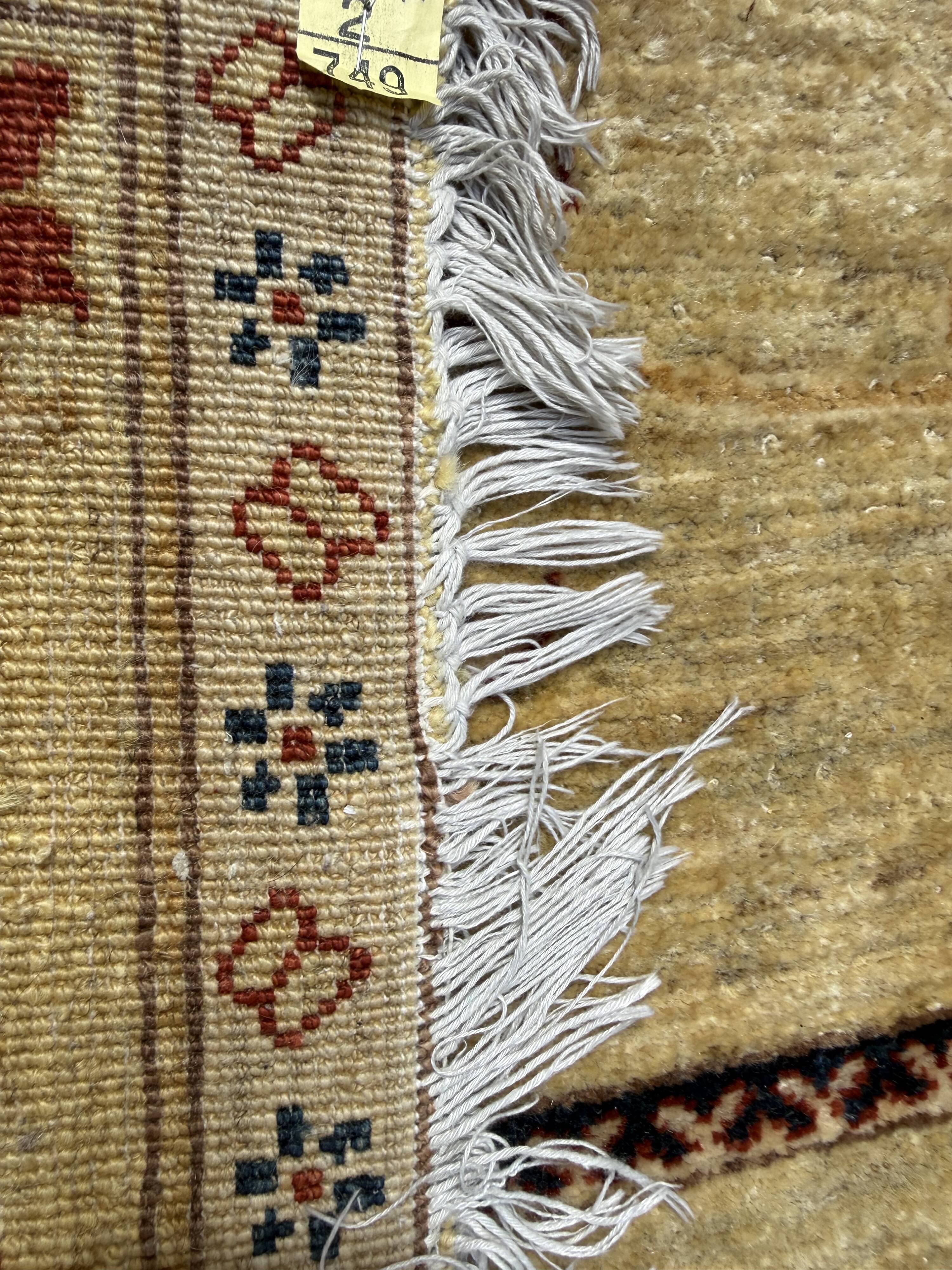 Tapis d’Orient noué main en laine, 287 × 237 cm