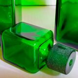 Duo de flacons-carafes en verre vert vintages