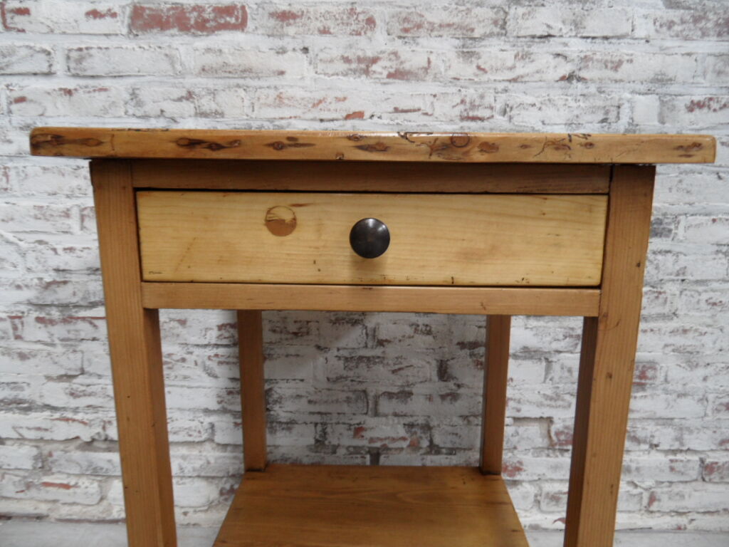 Table d’appoint avec tiroir