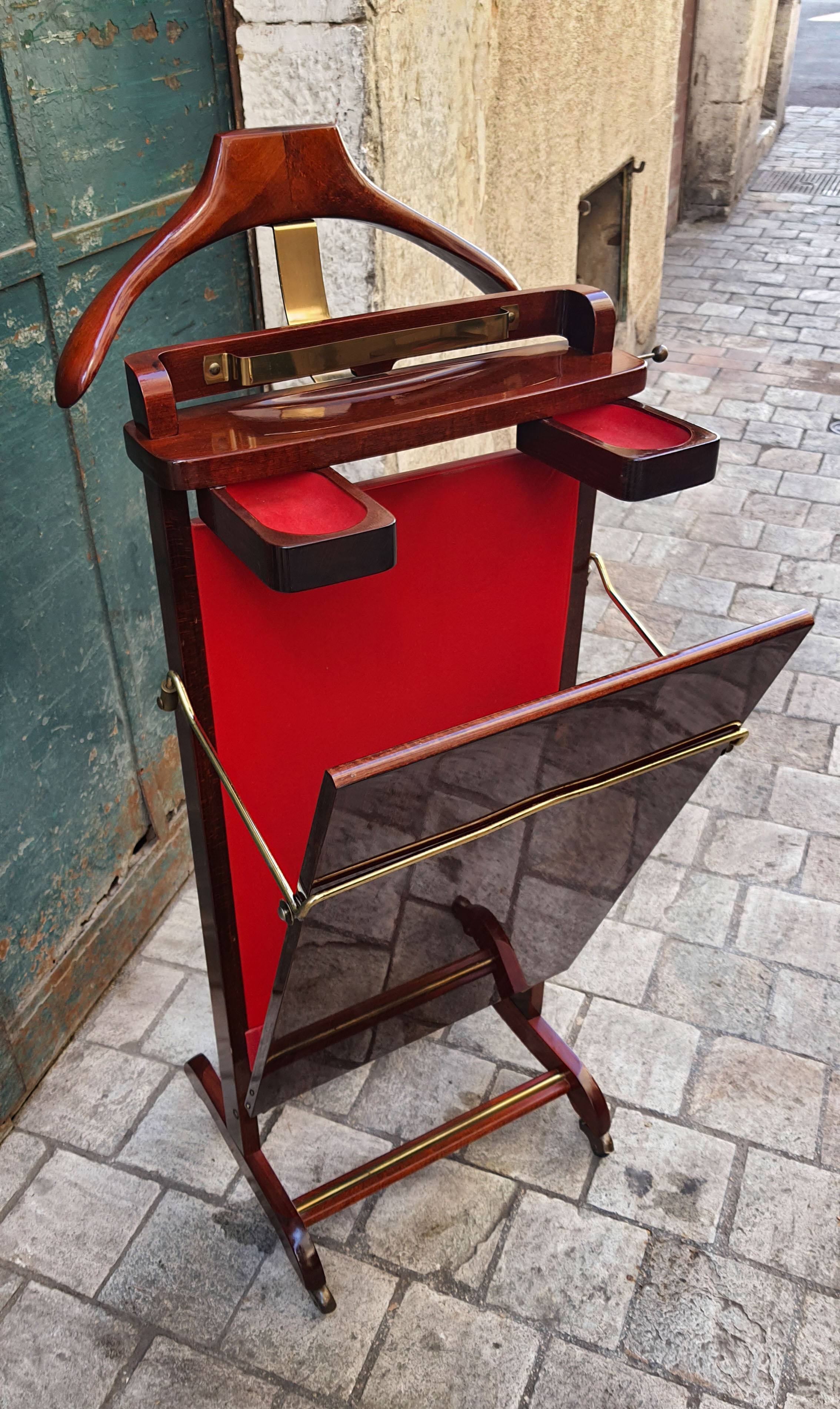 Night valet to Fratelli Reguitti