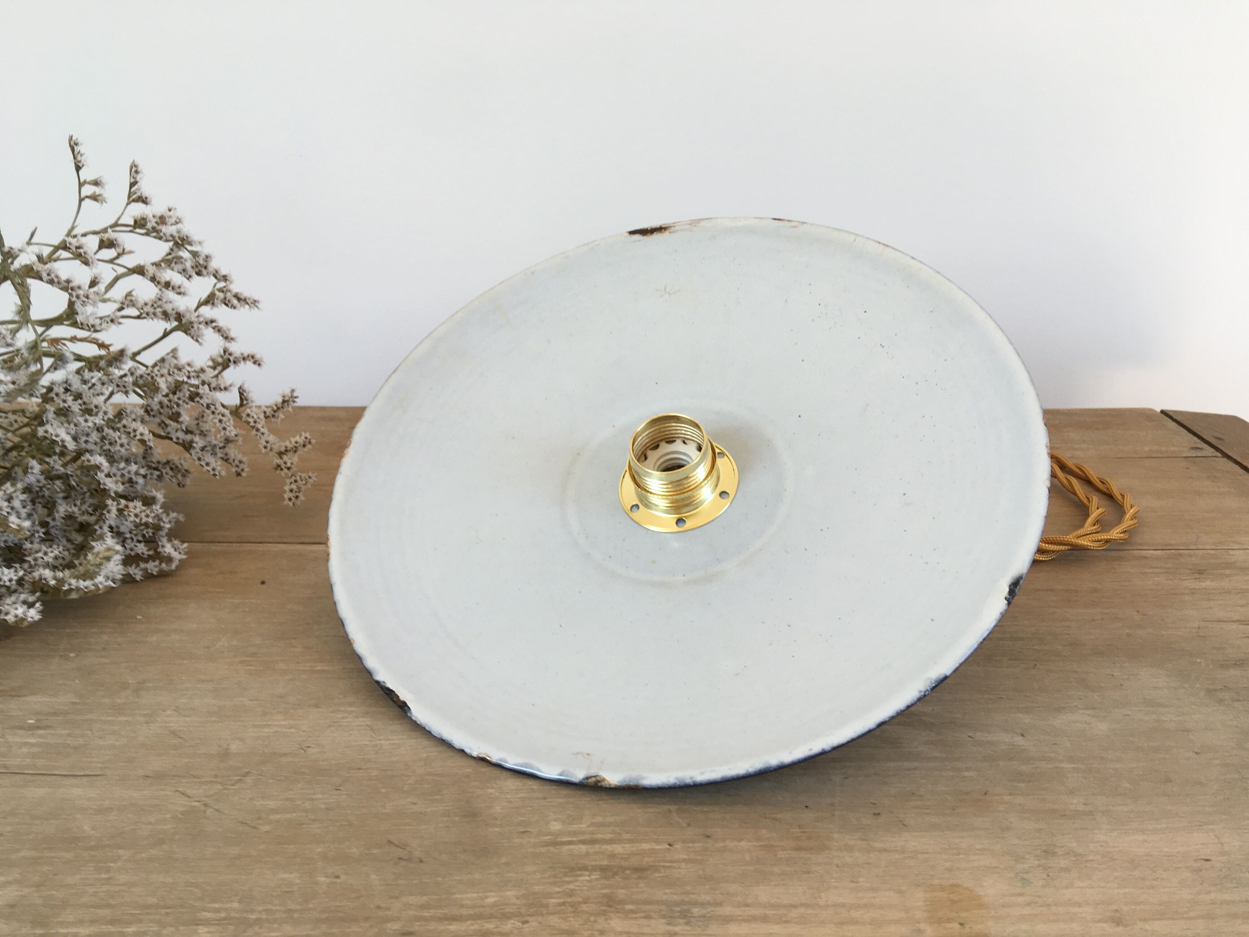 Pair of suspensions in black & white enamelled sheet metal