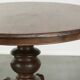 Table à manger ronde rustique en bois subtil avec une belle apparence.