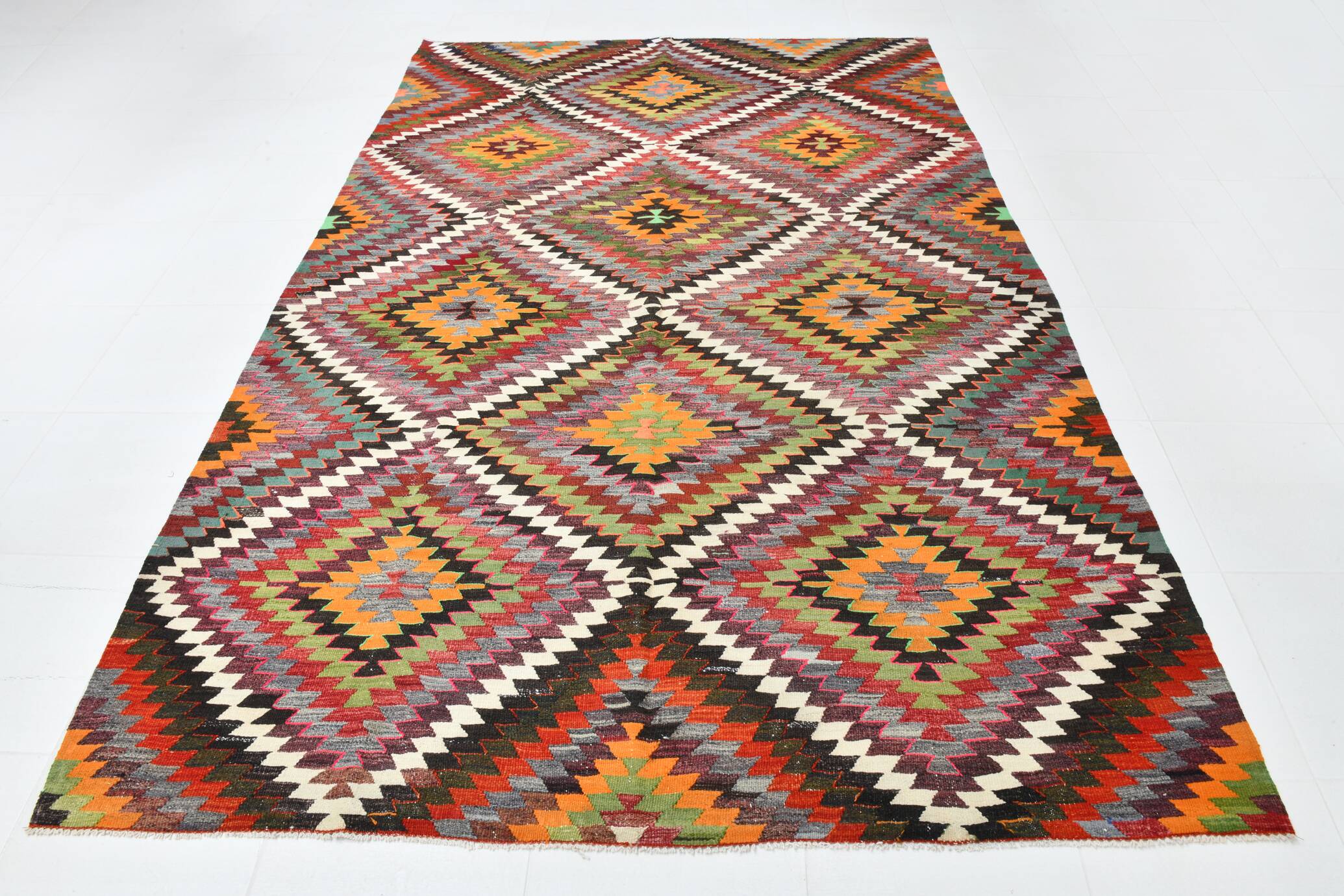 Tapis kilim géométrique multicolore – Explosion de motifs et de caractère