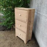 Shallow chest of drawers