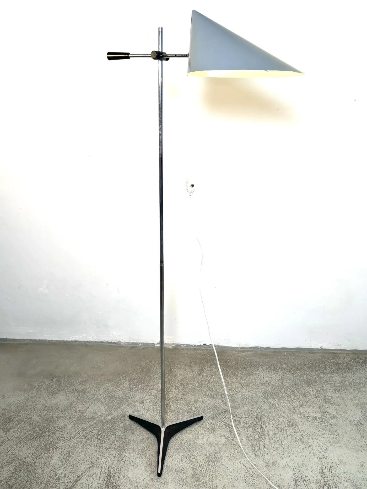 D-2003 Floor Lamp By Jan Jaspers For Raak Amsterdam, The Netherlands, 1950S