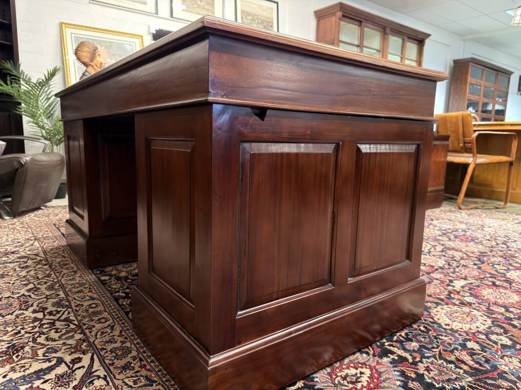 Classic English Desk with Green Leather