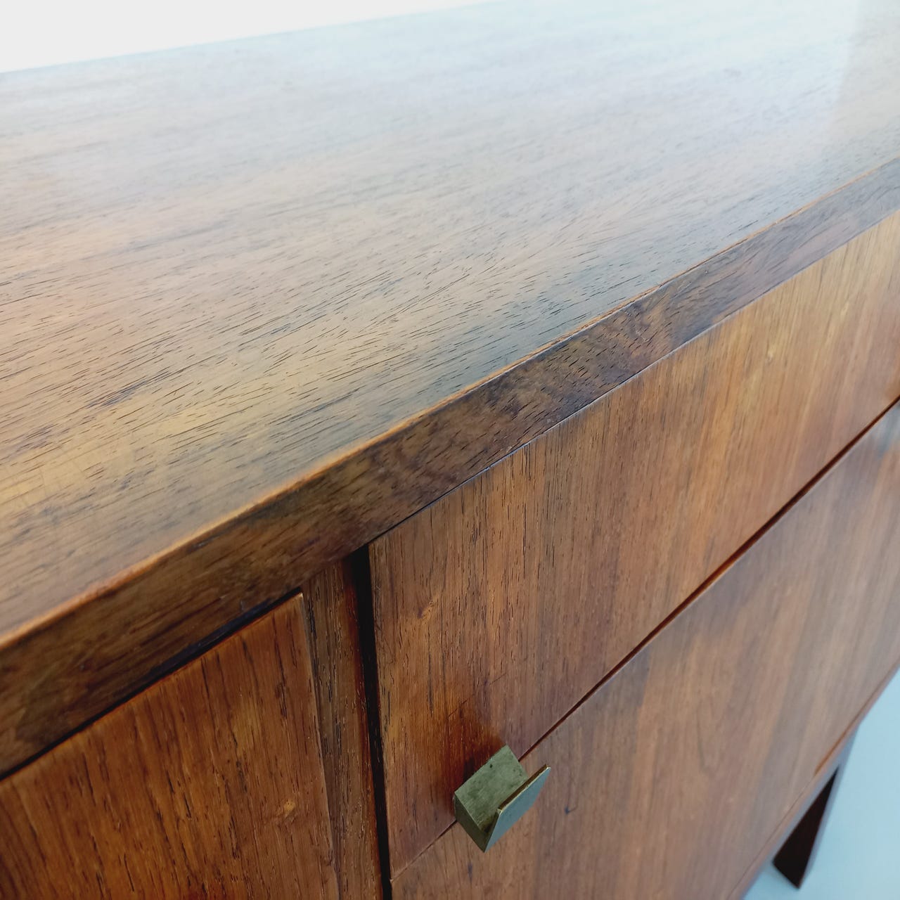 Vintage Scandinavian style row in rosewood and brass from the 60s